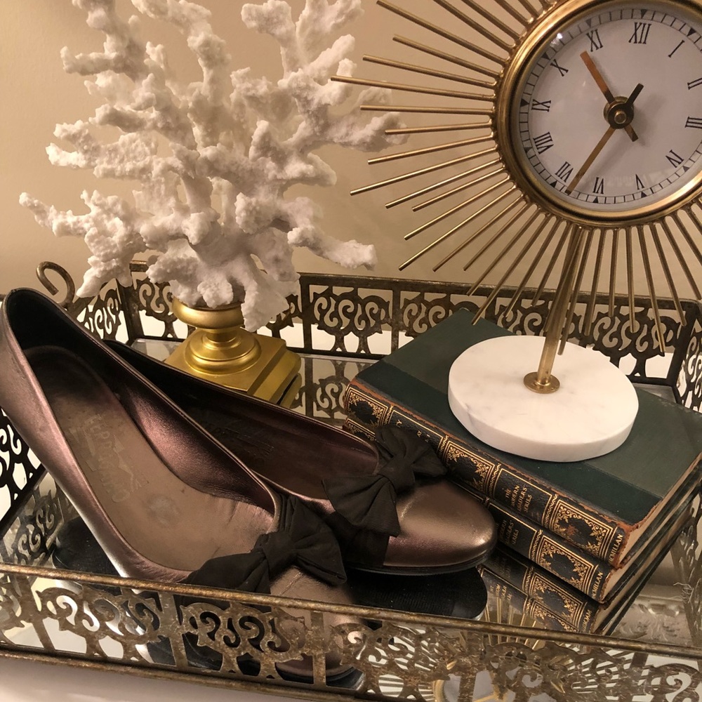 AUTHENTIC Salvatore Ferragamo Flats 7.5 B Pewter